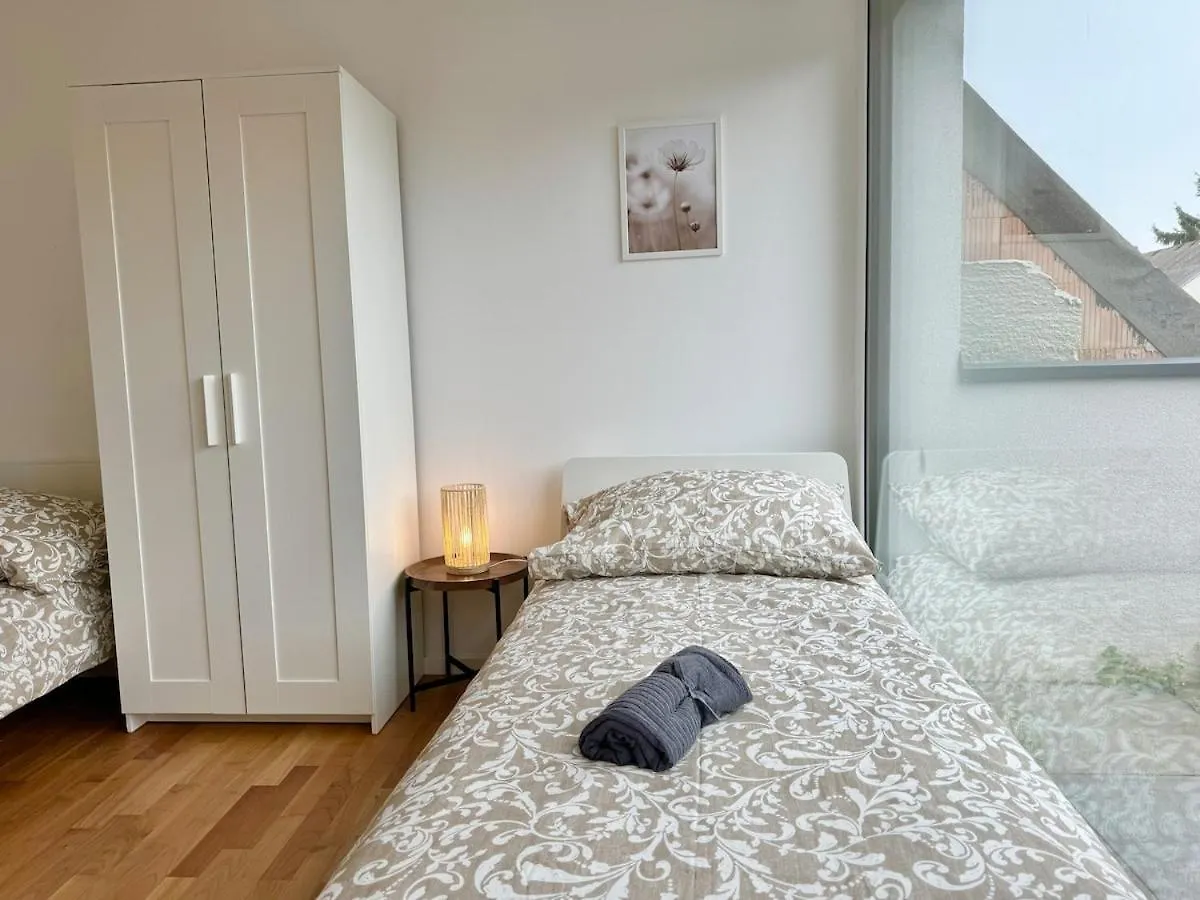 90 M2 Apartment With Balcony & Free Parking ウィーン