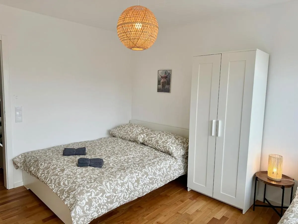 90 M2 Apartment With Balcony & Free Parking ウィーン