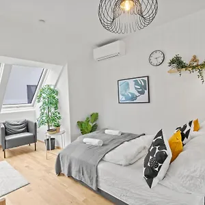 Near Klinik Floridsdorf - 3 Min To Supermarket And Pharmacy - On-site Parking For 19,90 Eur Vídeň