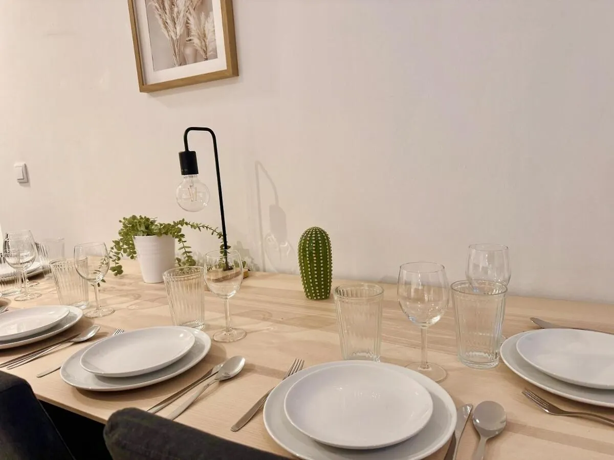 90 M2 Apartment With Balcony & Free Parking Vídeň 0*,