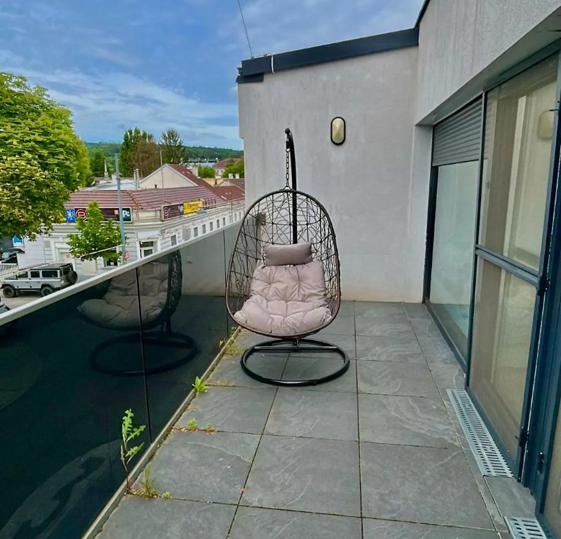 90 M2 Apartment With Balcony & Free Parking Vídeň