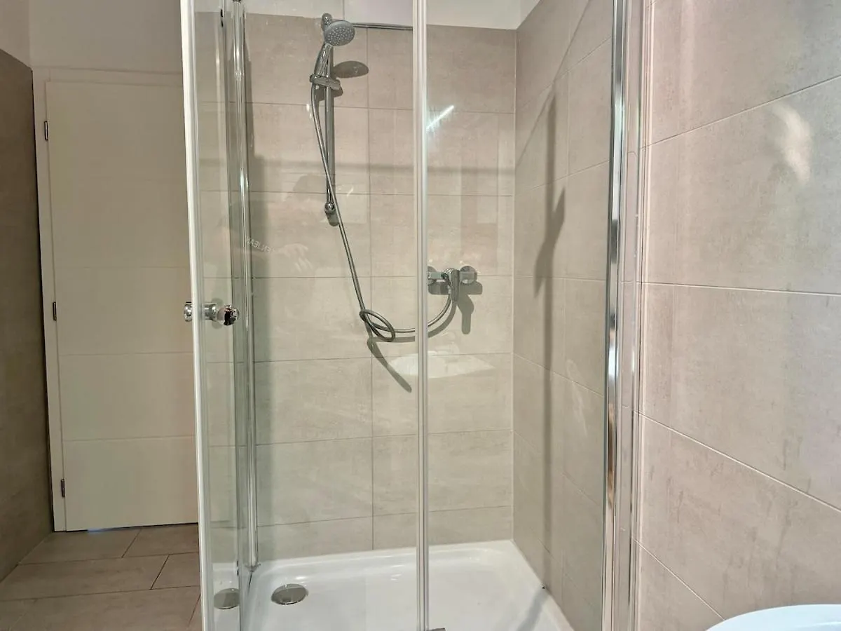 90 M2 Apartment With Balcony & Free Parking Vienna
