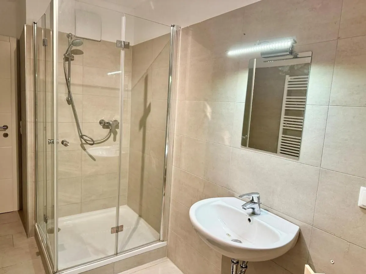 90 M2 Apartment With Balcony & Free Parking Vienna