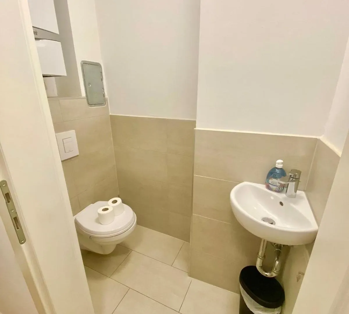 90 M2 Apartment With Balcony & Free Parking Vienna