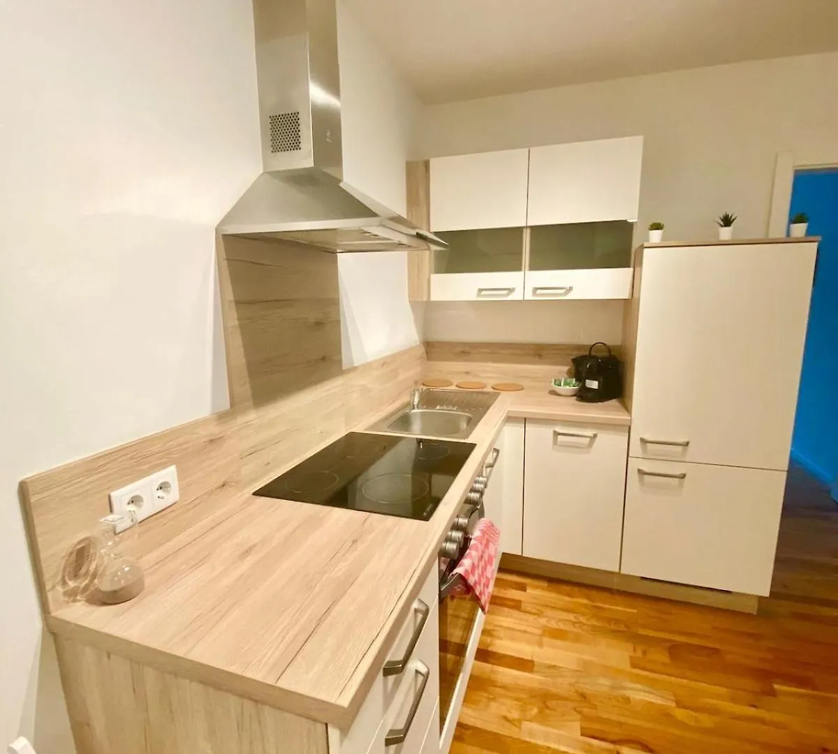 90 M2 Apartment With Balcony & Free Parking Vienna 0*,  Austria